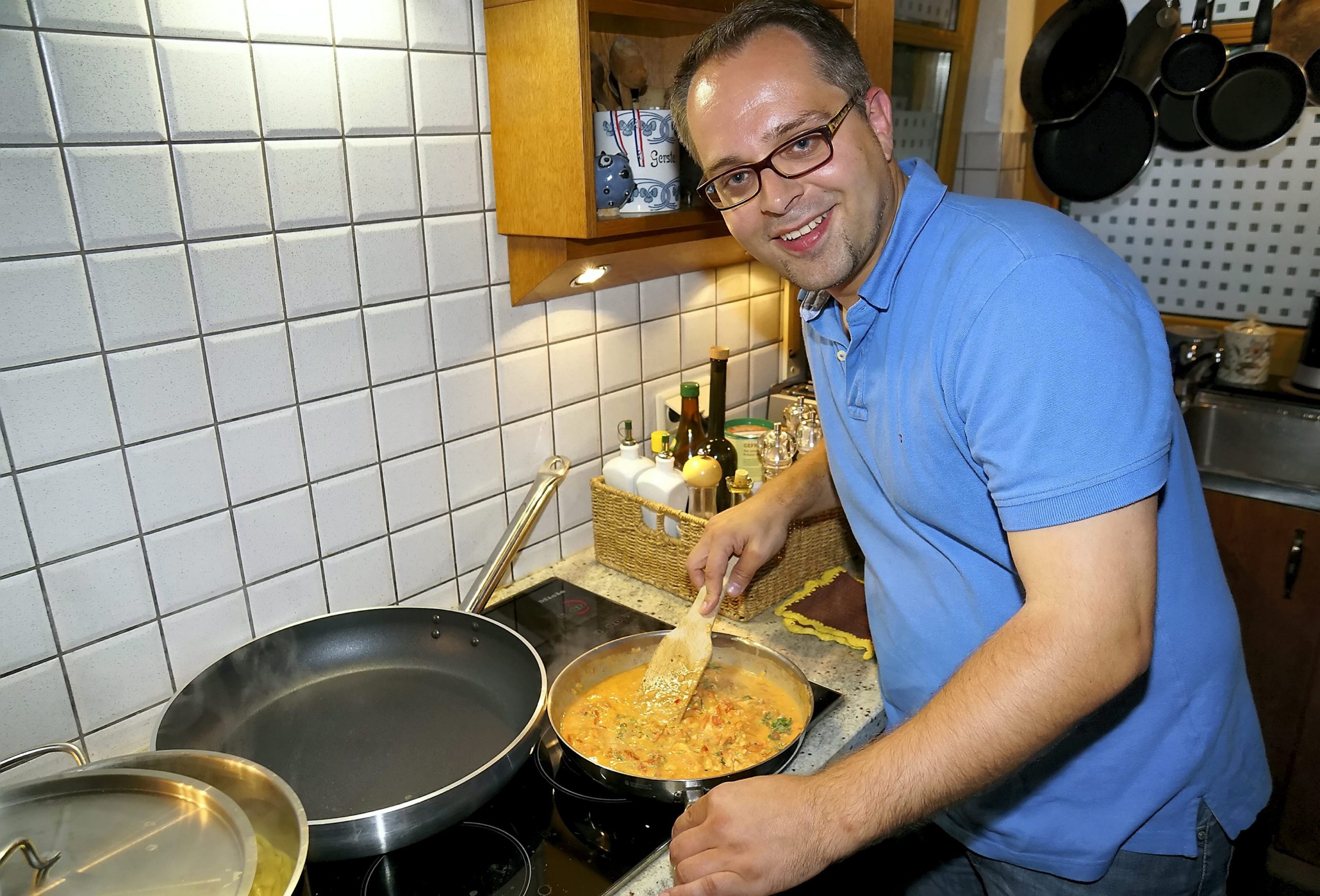Thomas Kerkhoff, CDU-Bürgermeisterkandidat, beim Kochen